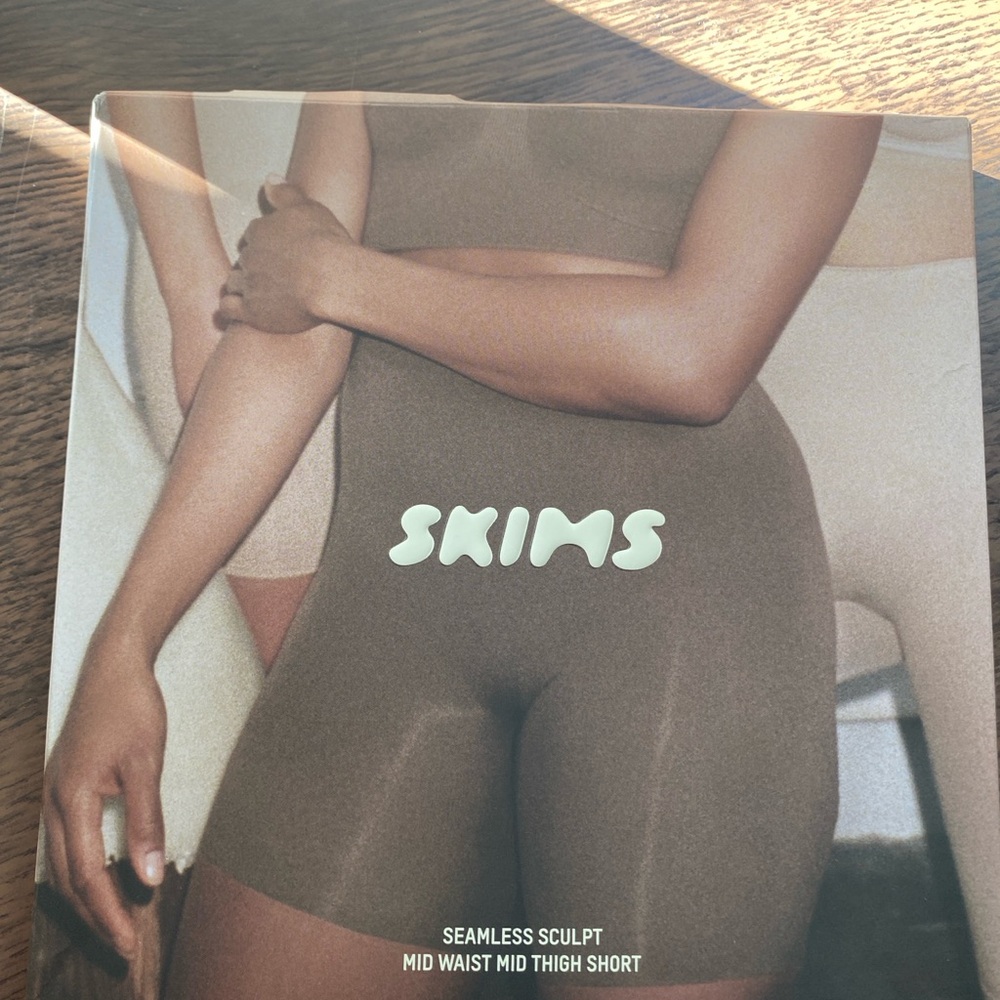 SKIMS Seamless Sculpt Mid Waist Mid Thigh Short